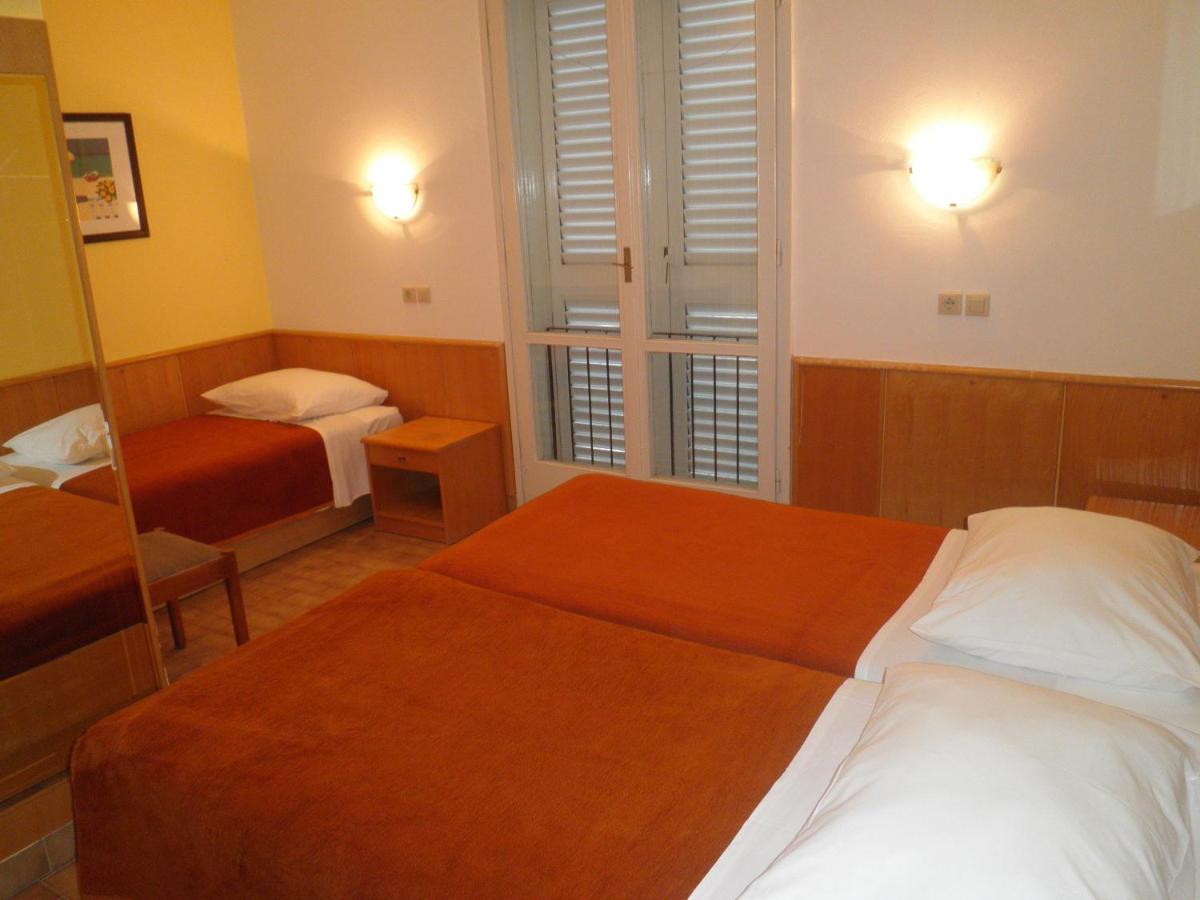 Hotel Zora Pavilions Primošten Buitenkant foto