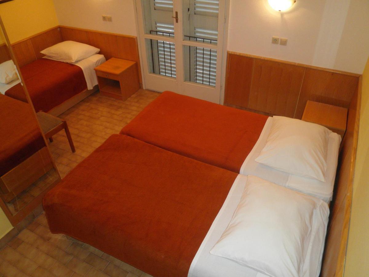 Hotel Zora Pavilions Primošten Buitenkant foto